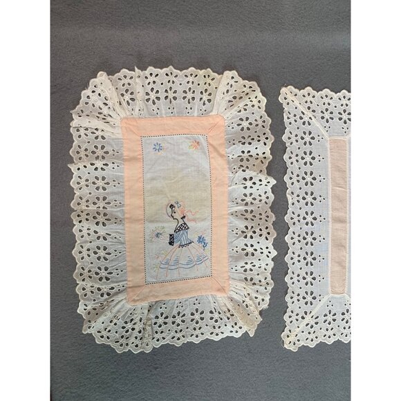 Vintage Lace Doilies Set with Embroidered Ladies - 3 Pieces for Elegant Decor - Picture 4 of 11